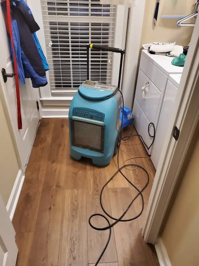 Commercial dehumidifier deployed for Crawl Space Restoration in Ottawa